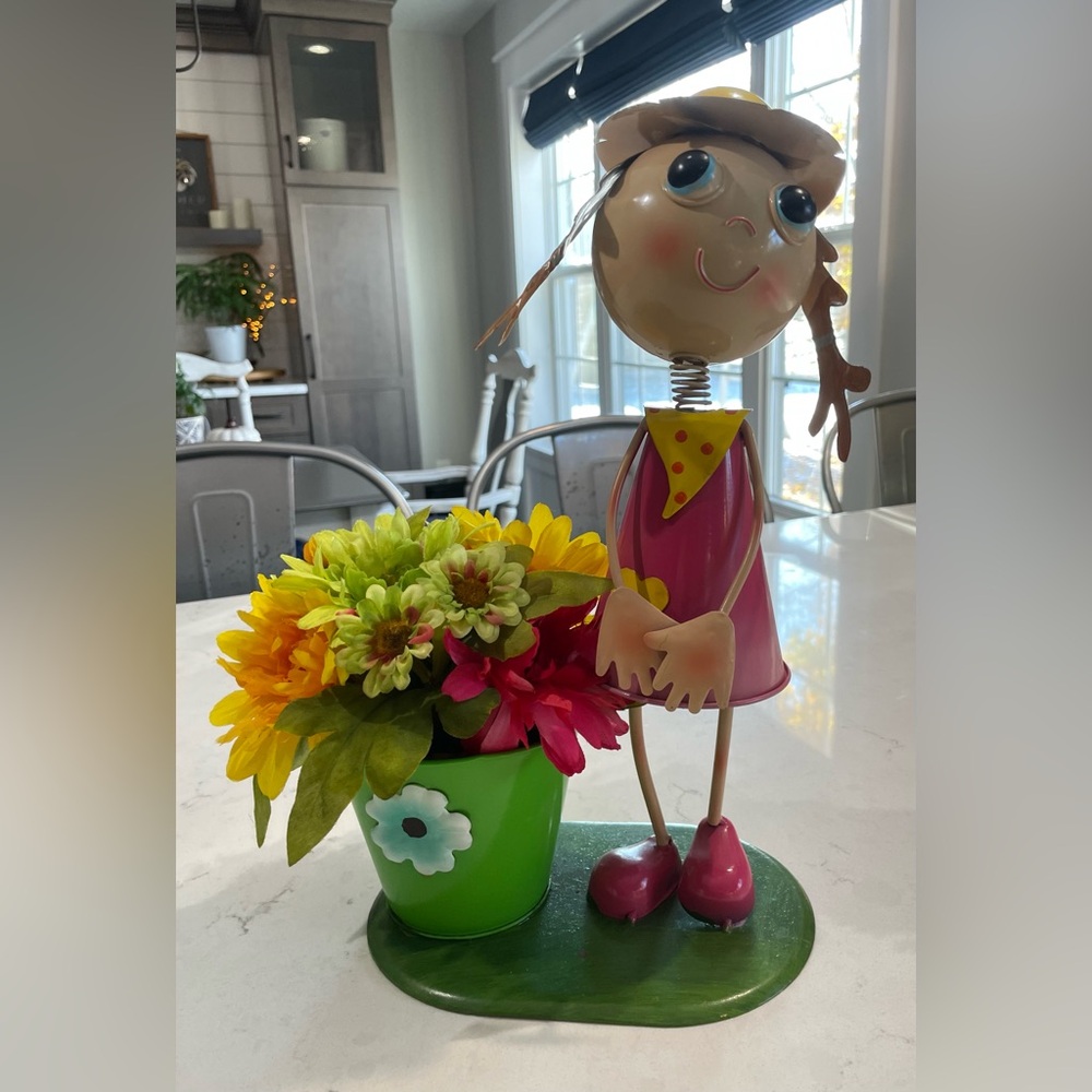 Metal Bouncie head fuel with flower pot Home Yard and Garden